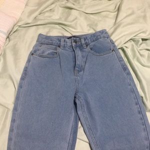 Princess Polly afends jeans